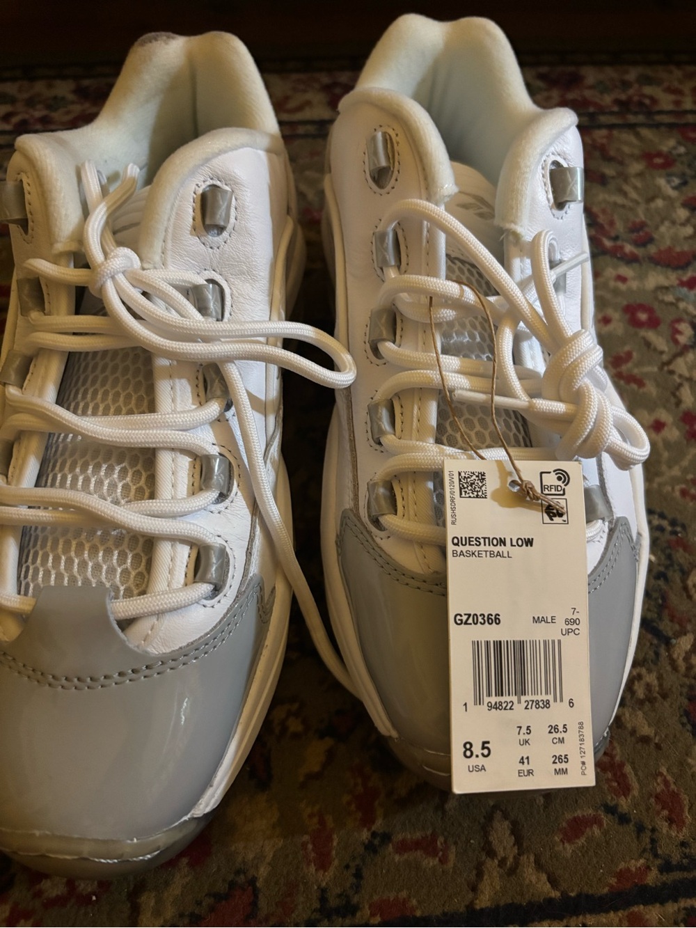 Reebok Question Low White and Gray Basketball Shoes - mens size 8.5
